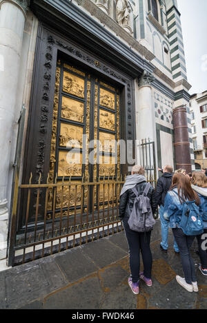 Lorenzo Ghiberti est porte pour le baptistère de Florence, Italie, Union européenne, Europe Banque D'Images