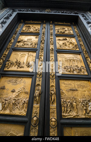 Lorenzo Ghiberti est porte pour le baptistère de Florence, Italie, Union européenne, Europe Banque D'Images