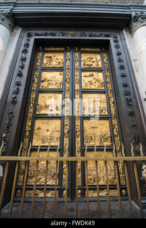 Lorenzo Ghiberti est porte pour le baptistère de Florence, Italie, Union européenne, Europe Banque D'Images