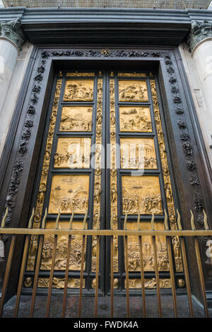 Lorenzo Ghiberti est porte pour le baptistère de Florence, Italie, Union européenne, Europe Banque D'Images