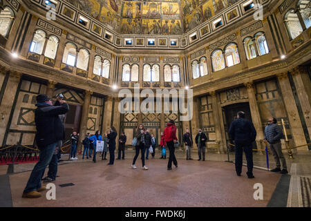 Cathédrale de Florence central intérieur Baptistère Florence, Italie Banque D'Images