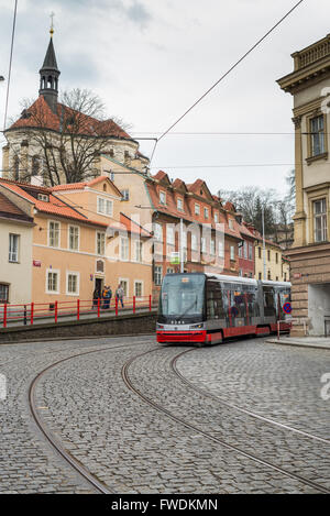 Maisons Renaissance, colorés, Pohorelec le long du chemin du château de Prague, le fond est monastère Strahovsky, République Tchèque Banque D'Images