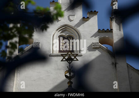 L'extérieur de la conception gothique pseudo du 16e siècle ou synagogue Maisel Maiselova synagoga au quartier juif de Josefov à Prague République Tchèque Banque D'Images