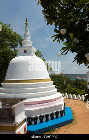 Sri Lanka, Trincomalee, Gokanna Rajamaha Viharaya, stupa Banque D'Images