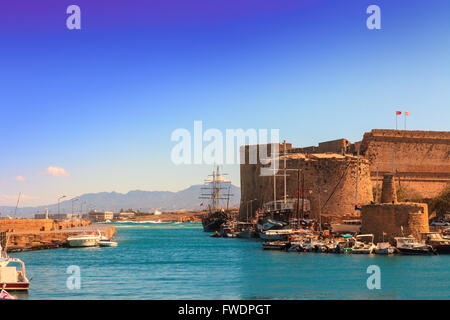 Château médiéval et vieux port de Kyrenia, Chypre. Banque D'Images