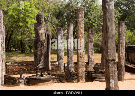 Sri Lanka, Polonnaruwa, Quadrangle, Atadage, piliers et de Bouddha de l'ancienne dent sacrée building Banque D'Images
