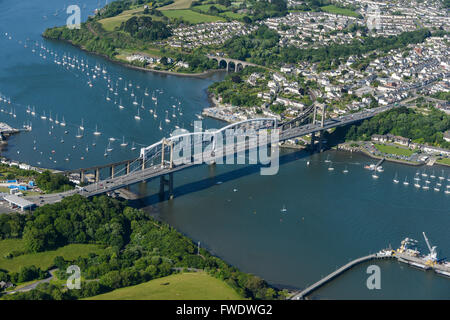 Une vue aérienne de la Tamar et Royal Albert ponts reliant Saltash et Plymouth, Cornwall Banque D'Images