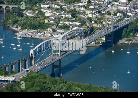 Une vue aérienne de la Tamar et Royal Albert ponts reliant Saltash et Plymouth, Cornwall Banque D'Images