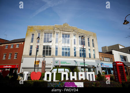 Centre-ville d'Oldham Oxford Street architecture Tudor noir blanc je love heart oldham luv signer les lettres big Banque D'Images