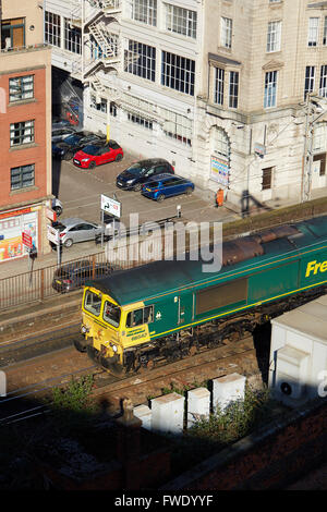 Skyline Manchester Oxford Road railway station Palace hotel une classe 66 locomotive freighliner de faire son chemin à travers Anna v - Tigresse tropicale Banque D'Images