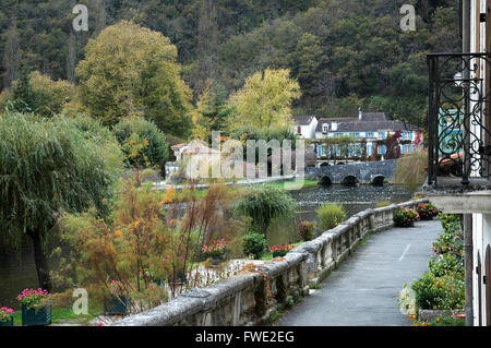 Chemin de la rivière Dronne, Brantôme, France Banque D'Images