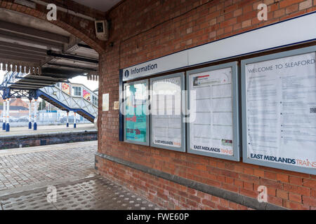 Informations et horaires de train à la gare de Sleaford, Lincolnshire, Angleterre, RU Banque D'Images