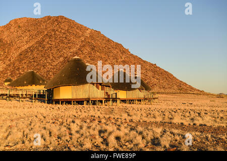 Chalets, cabines, Sossus Dune Lodge, Sossusvlei, Désert du Namib, le Namib Naukluft Park, Namibie, Afrique Banque D'Images