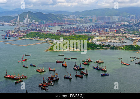 Le port de commerce et du conteneur, Kowloon, vue à partir de 400 m de hauteur, à partir de la 484 mètres de haut International commerce center, ICC à Kowloon, Hong Kong, Chine Banque D'Images