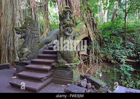 Du Temple de la sainte, sacrée, Monkey Forest Ubud, Bali, Indonésie Banque D'Images