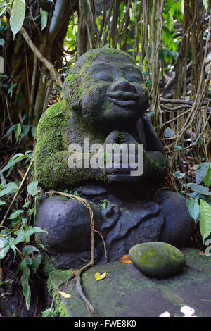 Statue de Bouddha du Temple de la Sainte, sacrée, Monkey Forest, Ubud, Bali, Indonésie Banque D'Images