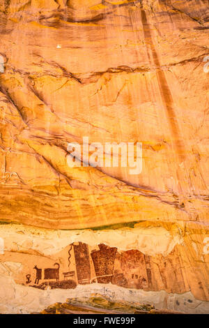 Le pictogramme lavage temple montagne, Canyon et barrière panneau Style Fremont, San Rafael Swell, près de Goblin Valley, Utah, USA Banque D'Images