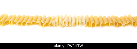 Plusieurs pâtes penne jaune séché Banque D'Images
