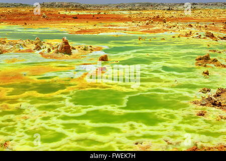 La hausse sur le lac d'Karum-Assale Dallol. Dépôts de sylvinite -KCL carnallite -KMGCL3.6(H2O)- et -kainite KMG(SO4)CL.3H20. Danakil Banque D'Images