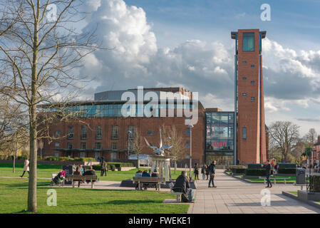 Théâtre de Stratford-upon-Avon, le Royal Shakespeare Theatre et Bancroft Gardens se trouve dans le centre de Stratford-upon-Avon, en Angleterre. Banque D'Images