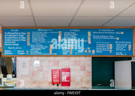 Menu dans un fast-food cafe, en Irlande. Banque D'Images