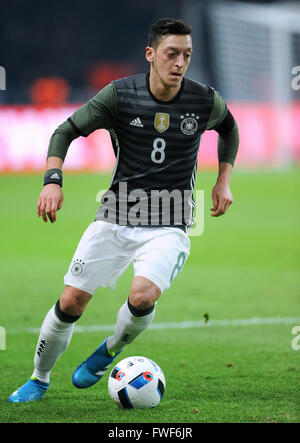 Match amical à Olympia-Stadion Berlin, Allemagne contre l'Angleterre : Mesut Oezil (GER) Banque D'Images