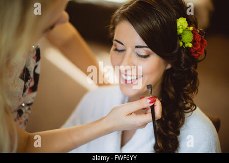 Maquillage fait styliste mariée le jour du mariage Banque D'Images