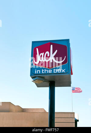 Un signe pour "Jack in the box' fast-food restaurant. Banque D'Images