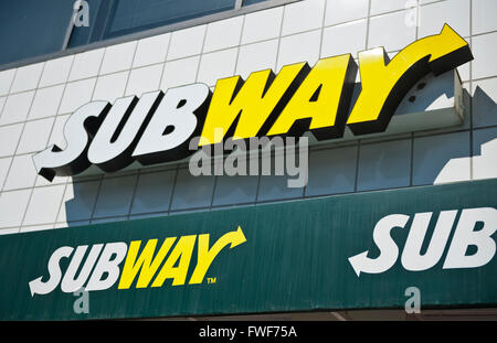 Un signe pour subway restaurant fast food à Long Beach, Californie Banque D'Images