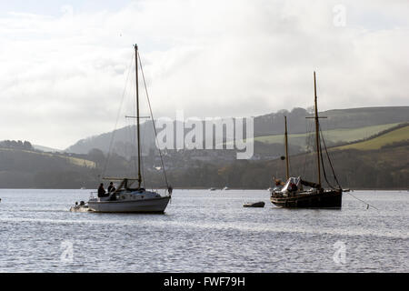 La voile sur la rivière Dart, bateaux à Stoke gabriel ponton, l'estuaire de la rivière Dart et Dittisham. Banque D'Images