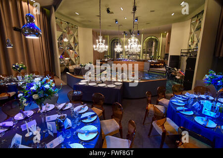 Le restaurant de l'intérieur de fantaisie prête pour Banque D'Images