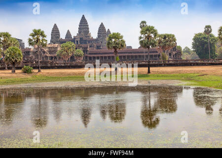 Les gens à l'entrée de temple d'Angkor Wat au Cambodge Site du patrimoine mondial de l'UNESCO, 7e merveille du monde,Parc Archéologique Banque D'Images