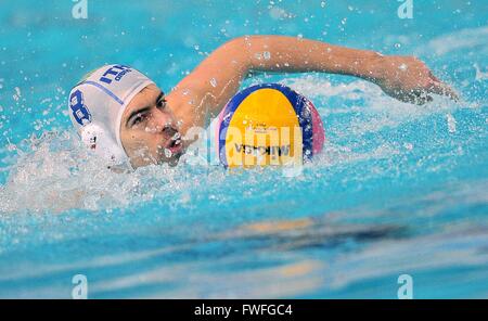 Trieste, Italie. 4 avril, 2016. L'Italie Alessandro Nora pendant l'Italie v Afrique du Sud match à la FINA de water-polo masculin Tournoi de qualification pour les Jeux Olympiques, le 04 avril 2016. photo Simone Ferraro / Alamy Live News Banque D'Images