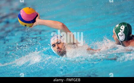 Trieste, Italie. 4 avril, 2016. L'Italie Alessandro Nora pendant l'Italie v Afrique du Sud match à la FINA de water-polo masculin Tournoi de qualification pour les Jeux Olympiques, le 04 avril 2016. photo Simone Ferraro / Alamy Live News Banque D'Images