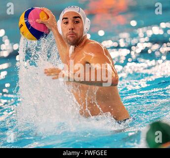 Trieste, Italie. 4 avril, 2016. L'Italie Alessandro Nora pendant l'Italie v Afrique du Sud match à la FINA de water-polo masculin Tournoi de qualification pour les Jeux Olympiques, le 04 avril 2016. photo Simone Ferraro / Alamy Live News Banque D'Images