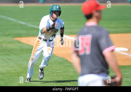 Cleveland, MS, États-Unis d'Amérique. 06Th avr, 2016. L'Etat du Delta outfielder Brandon Cummins (12) lors de la deuxième manche d'un match de base-ball NCAA college entre frères chrétiens et l'Etat du Delta au Dave ''Boo'' Ferriss Domaine à Cleveland, MS. L'Etat du Delta a gagné 10-0 après 7 manches. McAfee Austin/CSM/Alamy Live News Banque D'Images