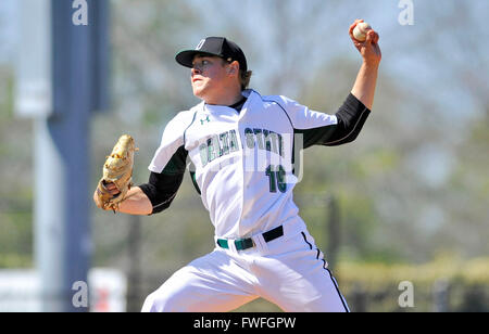 Cleveland, MS, États-Unis d'Amérique. 06Th avr, 2016. L'Etat du Delta pitcher Dalton douves fournit un lancer au cours de la cinquième manche d'un match de base-ball NCAA college entre frères chrétiens et l'Etat du Delta au Dave ''Boo'' Ferriss Domaine à Cleveland, MS. L'Etat du Delta a gagné 10-0 après 7 manches. McAfee Austin/CSM/Alamy Live News Banque D'Images