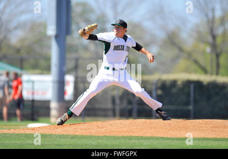 Cleveland, MS, États-Unis d'Amérique. 06Th avr, 2016. L'Etat du Delta pitcher Dalton douves fournit un lancer au cours de la cinquième manche d'un match de base-ball NCAA college entre frères chrétiens et l'Etat du Delta au Dave ''Boo'' Ferriss Domaine à Cleveland, MS. L'Etat du Delta a gagné 10-0 après 7 manches. McAfee Austin/CSM/Alamy Live News Banque D'Images