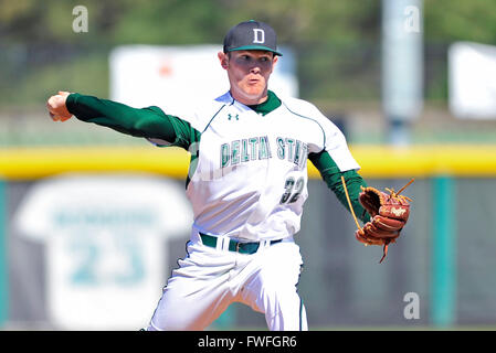 Cleveland, MS, États-Unis d'Amérique. 06Th avr, 2016. L'Etat du Delta pitcher Trevor Blocker fournit un lancer au cours de la septième manche d'un match de base-ball NCAA college entre frères chrétiens et l'Etat du Delta au Dave ''Boo'' Ferriss Domaine à Cleveland, MS. L'Etat du Delta a gagné 10-0 après 7 manches. McAfee Austin/CSM/Alamy Live News Banque D'Images