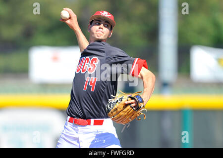 Cleveland, MS, États-Unis d'Amérique. 06Th avr, 2016. Christian Brothers pitcher Ryan Abone offre un pitch lors de la manche d'un match de base-ball NCAA college entre frères chrétiens et l'Etat du Delta au Dave ''Boo'' Ferriss Domaine à Cleveland, MS. L'Etat du Delta a gagné 10-0 après 7 manches. McAfee Austin/CSM/Alamy Live News Banque D'Images