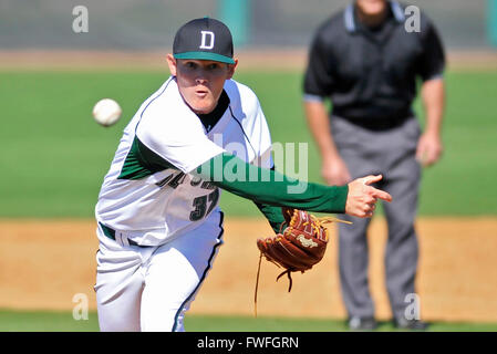 Cleveland, MS, États-Unis d'Amérique. 06Th avr, 2016. L'Etat du Delta pitcher Trevor Blocker fournit un lancer au cours de la septième manche d'un match de base-ball NCAA college entre frères chrétiens et l'Etat du Delta au Dave ''Boo'' Ferriss Domaine à Cleveland, MS. L'Etat du Delta a gagné 10-0 après 7 manches. McAfee Austin/CSM/Alamy Live News Banque D'Images