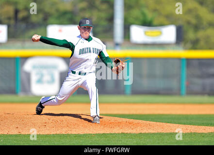 Cleveland, MS, États-Unis d'Amérique. 06Th avr, 2016. L'Etat du Delta pitcher Trevor Blocker fournit un lancer au cours de la septième manche d'un match de base-ball NCAA college entre frères chrétiens et l'Etat du Delta au Dave ''Boo'' Ferriss Domaine à Cleveland, MS. L'Etat du Delta a gagné 10-0 après 7 manches. McAfee Austin/CSM/Alamy Live News Banque D'Images