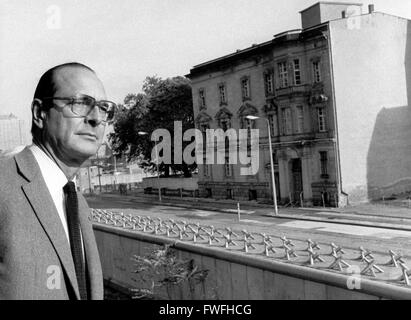 Le maire de Paris Jacques Chirac à visiter le Mur de Berlin le 18 octobre 1983. Banque D'Images