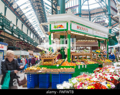 L'alimentation et l'Kirkgate édouardien marché aux fleurs, de Leeds, Yorkshire, Angleterre. UK Banque D'Images