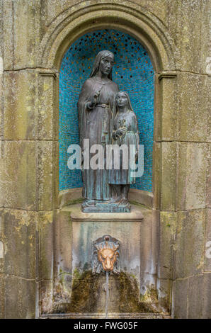 St Ann's Well, une source naturelle au coeur de Buxton, Peak District, Derbyshire, Angleterre, Royaume-Uni. Banque D'Images