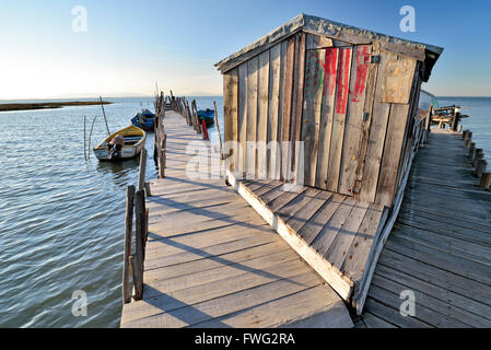 Le Portugal, l'Alentejo : port de pêche romantique du PCSRA dans Palafita «' Carrasqueira Banque D'Images