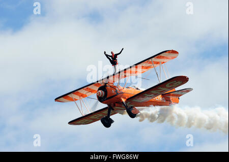 Breitling Wingwalkers display team voltige biplan Boeing Stearman à East Fortune Airshow 2011 Banque D'Images