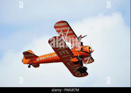 Breitling Wingwalkers display team voltige biplan Boeing Stearman à East Fortune Airshow 2011 Banque D'Images