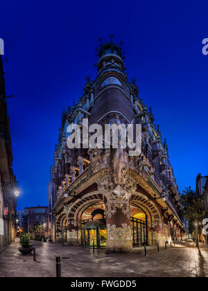 Vue avant à l'aube du Palau de la Musica Catalana à Barcelone Banque D'Images