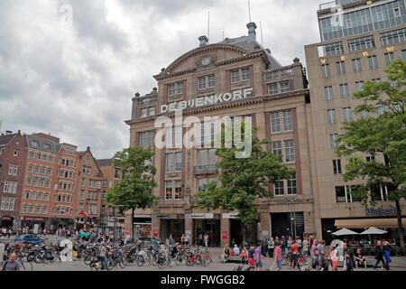 L'De Bijenkorf (littéralement, "la Ruche") haut de gamme phare department store à Dam Square, Amsterdam, Pays-Bas. Banque D'Images